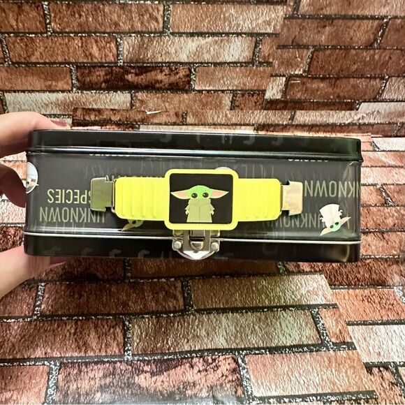 Star Wars Mandalorian The Child Yoda UNKNOWN SPECIES Box Tin - Picture 6 of 12